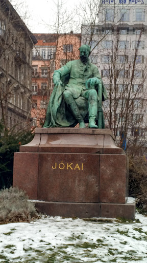 Jókai Mór szobor