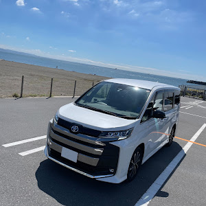 ノア ZWR90W