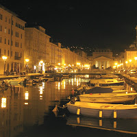 Trieste by night di 