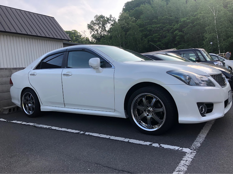 クラウンアスリートのホイール交換・タイヤ交換・車高調整に関するカスタム事例の投稿画像1枚目