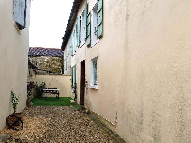 Vente maison 5 pièces 148 m² à Dampierre-sur-Boutonne (17470), 128 400 €