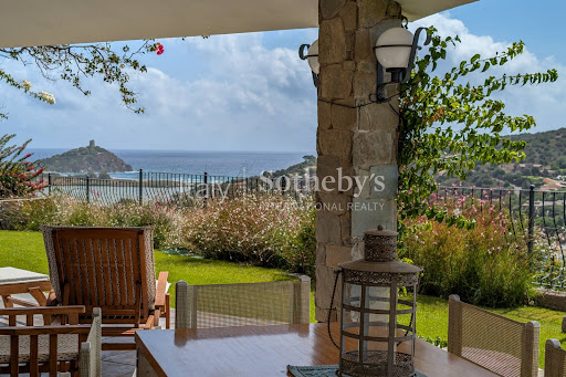 Villa with pool and terrace 4