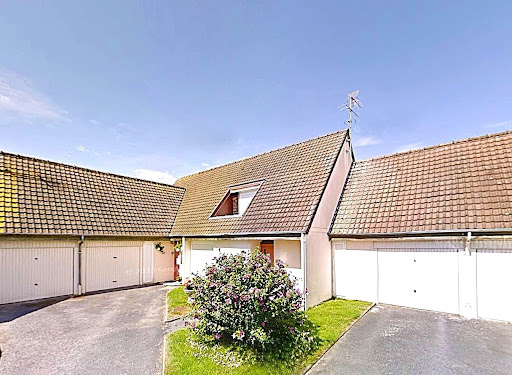 Prestige house for sale in Saint-Gatien-des-Bois (14130) - House facade with garages and flowering shrub