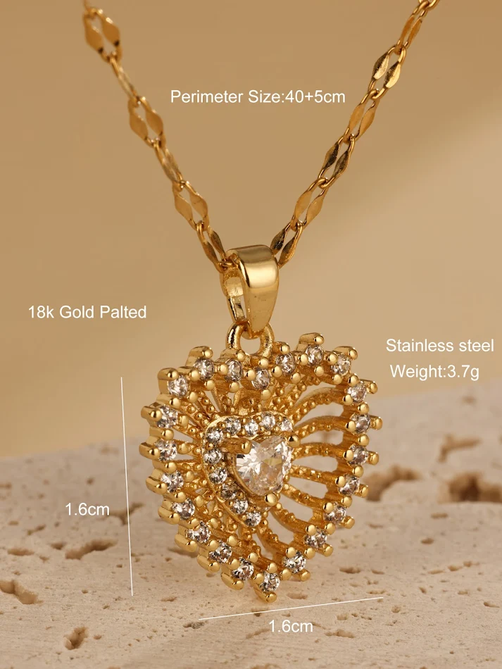 Nouveau Collier Amour Ajouré pour Filles, Luxe Léger, Mode Niche, Polyvalent pour Clavicule, Sensation Haut de Gamme.