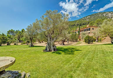 Villa avec piscine et terrasse 2