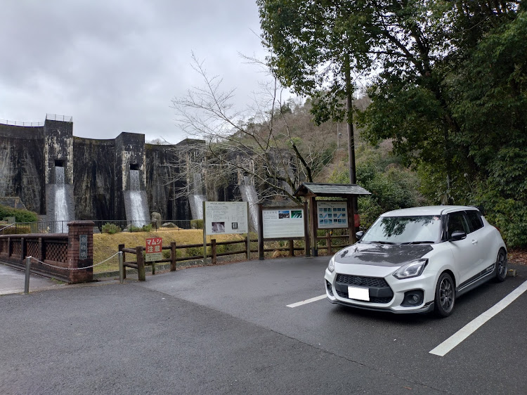 スイフトスポーツの豊稔池堰堤・ダムカードGET✌・銭形平次・みちめぐの旅🚗・Team 03'zに関するカスタム事例の投稿画像1枚目