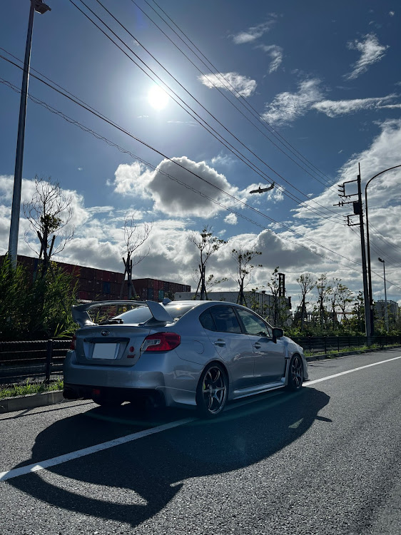 WRX STIのお盆休み・お盆・台風に気をつけて下さい・山の日・旅客機コラボ✈️に関するカスタム事例の投稿画像1枚目