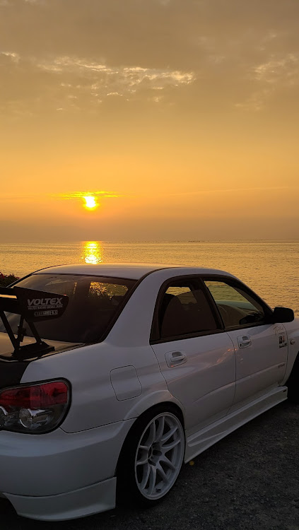 インプレッサ WRX STIの夕陽に関するカスタム事例の投稿画像1枚目