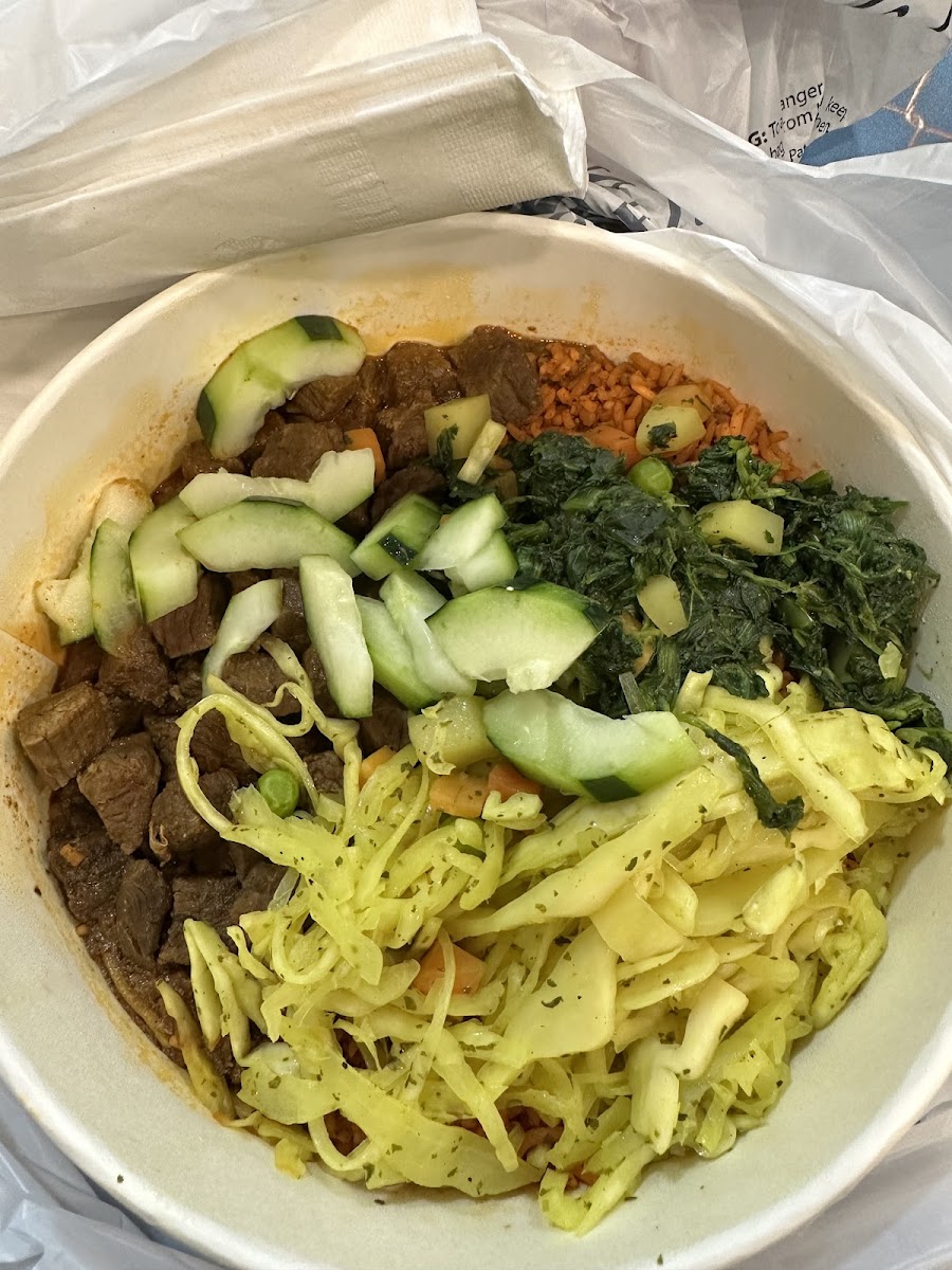 Spicy rice, beef, cabbage, spinach with fresh cucumber