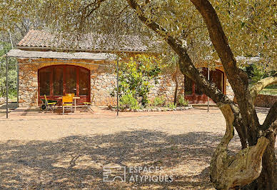 Maison avec piscine et terrasse 1