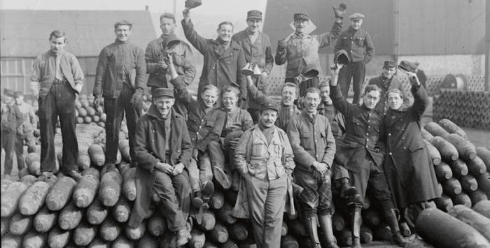 British munitions factory workers with soldiers during World War 1.