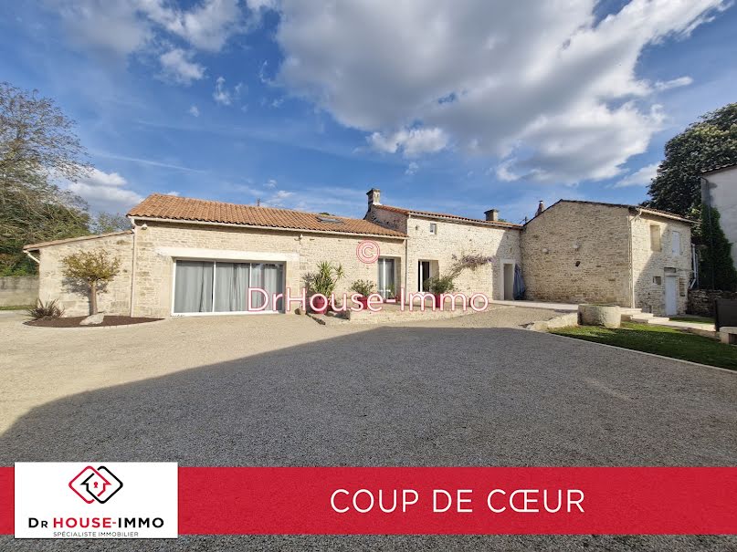 Vente maison 8 pièces 265 m² à Cherveux (79410), 355 000 €