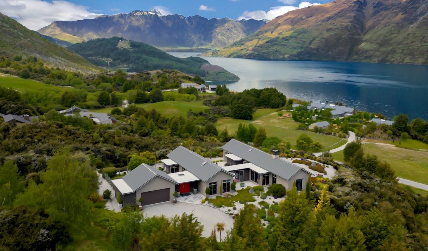 House with garden and terrace Queenstown