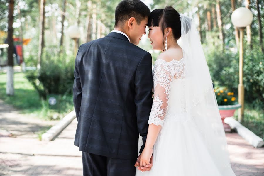 結婚式の写真家Dugarma Sultimova (sultimova)。2018 10月14日の写真