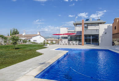 Maison avec piscine et jardin 20