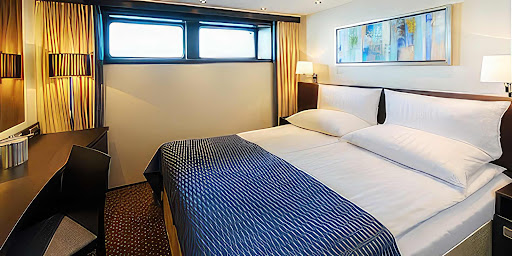 deluxe-stateroom-172sf.jpg - The 172-square-foot Deluxe Stateroom on Avalon Illumination. 