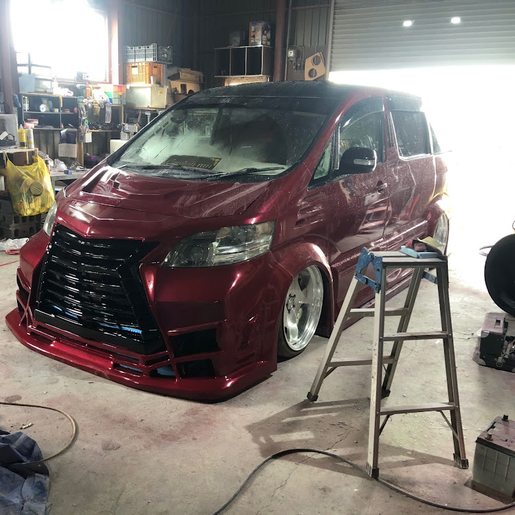 アルファードのスピンドルグリル・エアサス・ガルウィング・DIY・アルファードに関するカスタム事例の投稿画像1枚目