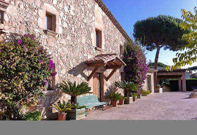 Maison avec piscine et terrasse 19