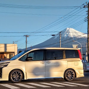 ヴォクシー ZRR80W