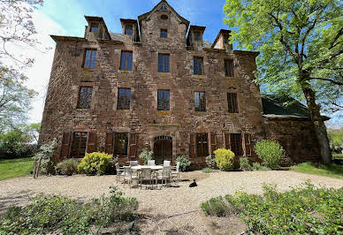 Maison avec piscine et jardin 10