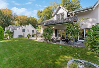 Maison avec jardin et terrasse 1