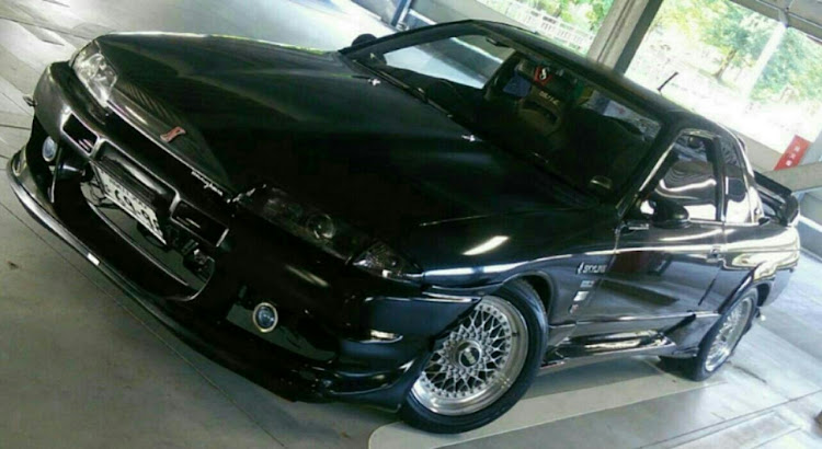 スカイラインの愛車の一番好きな角度・R32スカイライン・R30スカイライン・BBS RS・エンブレムに関するカスタム事例の投稿画像6枚目