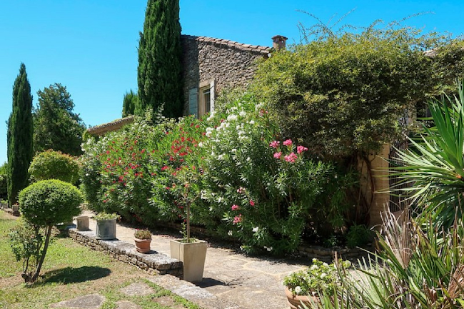 A Warm Family Home With Views of the Luberon
