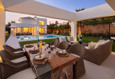 Villa with pool and garden 4