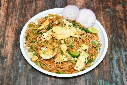 Double Egg Hakka Noodles