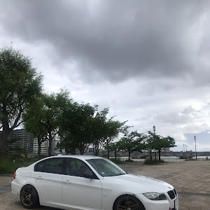 320i