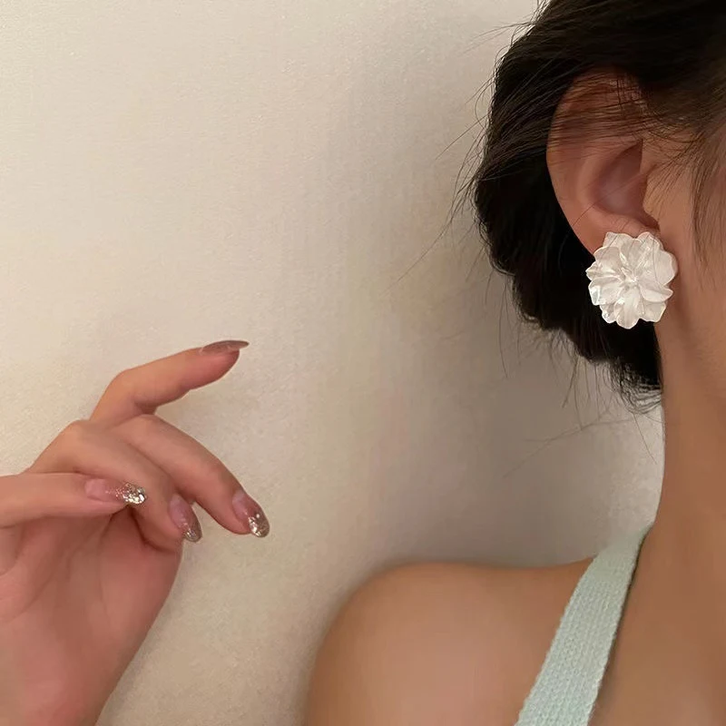 Pendientes Florales Franceses Elegantes para Mujer – Realza tu estilo con estos hermosos aretes, perfectos para cualquier ocasión.