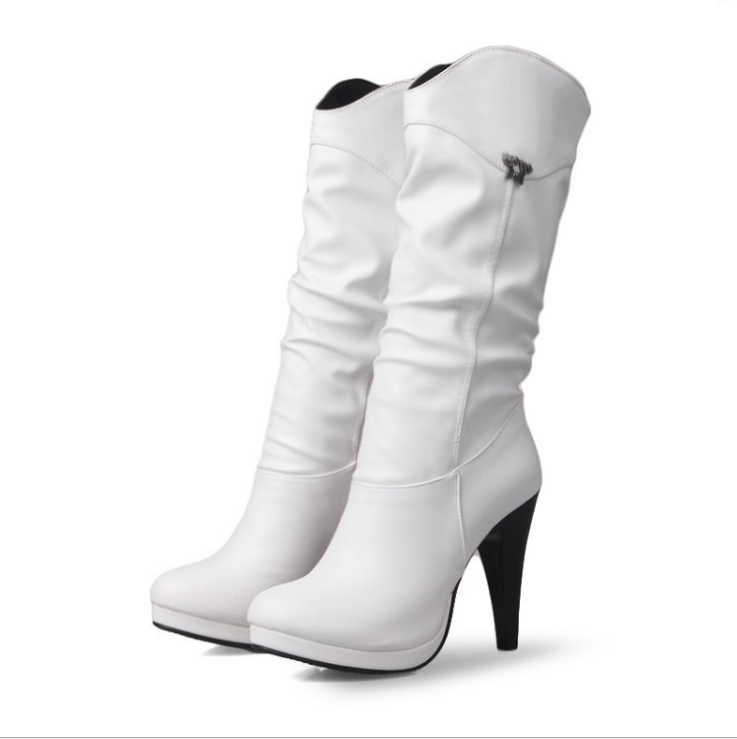 Stivaletti con tacco alto da donna, eleganti e confortevoli, perfetti per ogni occasione. Vivi lo stile e la sicurezza ad ogni passo.