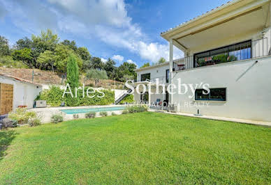 House with pool and terrace 4