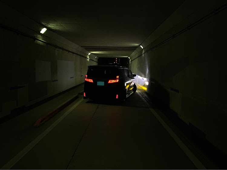ヴェルファイアの暗闇シリーズ・不正改造車取締月間・夜撮影・車好きと繋がりたい・コロナ第二波注意に関するカスタム事例の投稿画像1枚目