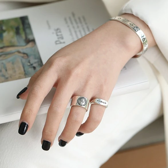 INS Vintage Letterring Personalisatie Personaliseer jouw sieraad met gegraveerde initialen Uniek cadeau voor haar