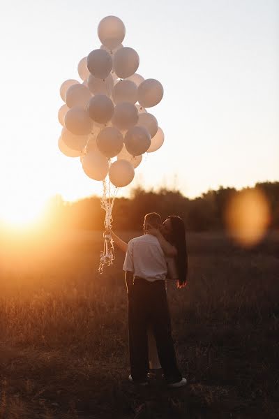 Fotograful de nuntă Karolina Ruzanova (carolinadelina). Fotografia din 13 octombrie 2023