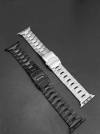 Title 5, Oracle double safety buckle watch with a titani...