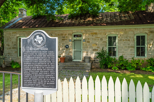 Farmhouse with garden 3