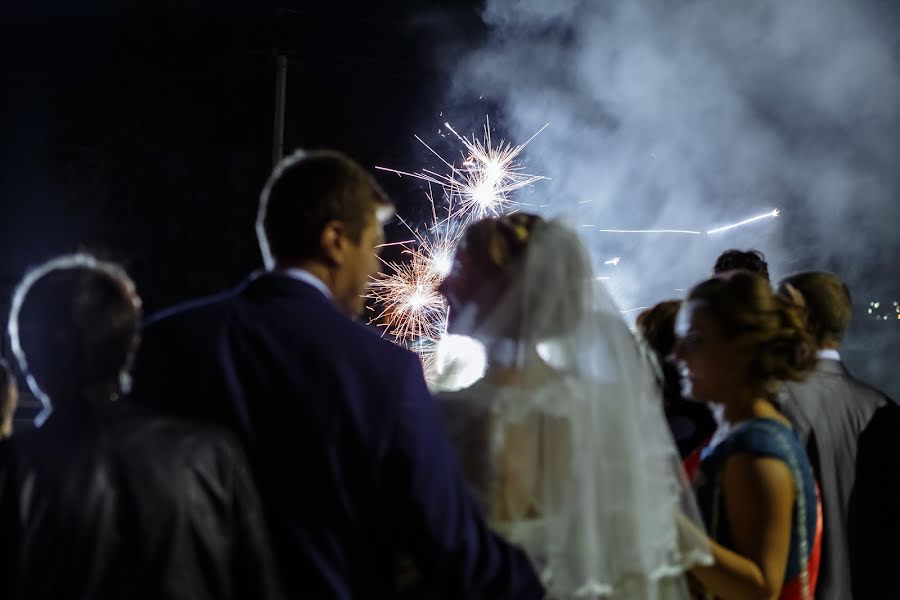 Fotógrafo de casamento Vladislav Khaspekyan (vladislavphoto). Foto de 4 de abril 2017