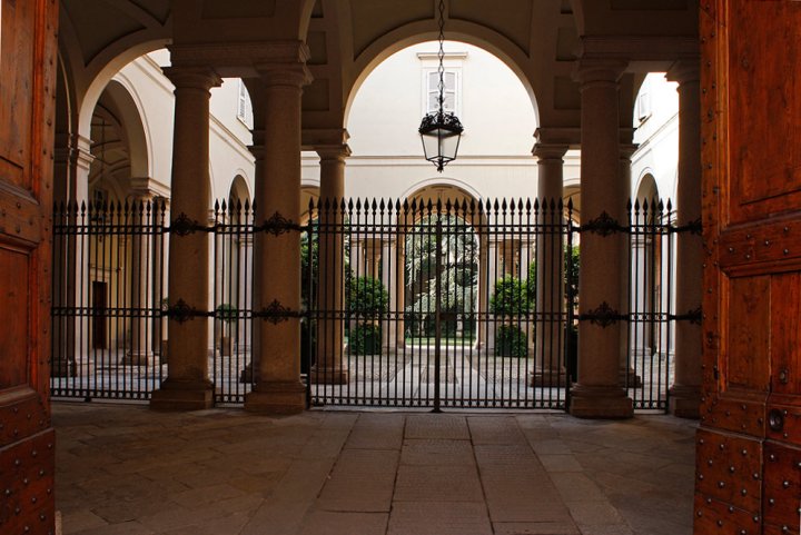 Entrata a palazzo di roberto