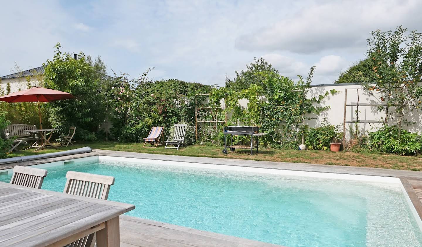 House with pool and terrace Vannes