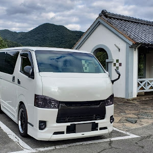 ハイエースバン TRH200V