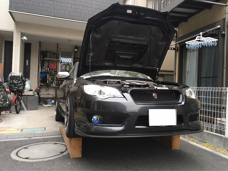 レガシィB4のDIY・エンジンオイル交換・眠い・早くしないとに関するカスタム事例の投稿画像1枚目