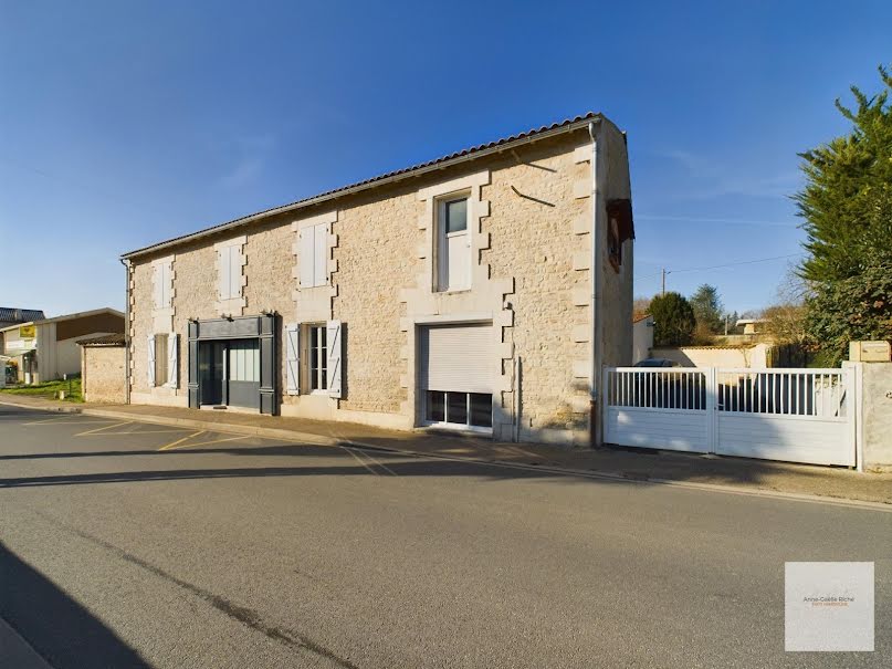 Vente maison 8 pièces 280 m² à Beauvoir-sur-Niort (79360), 229 500 €