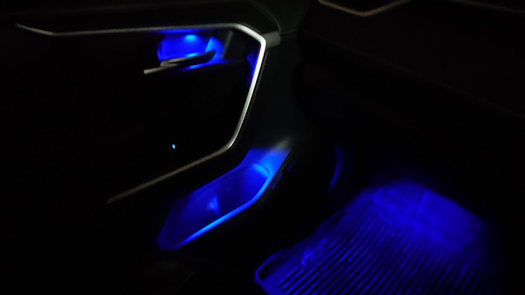 RAV4のDIY・ドア・ドアポケット・イルミ・LEDに関するカスタム事例の投稿画像8枚目