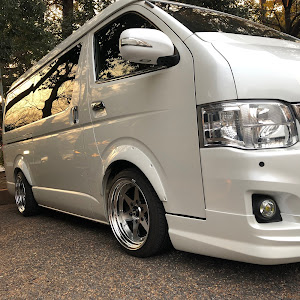 ハイエースバン TRH200V