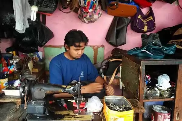 Peluang Usaha Reparasi Sepatu dan Tas Peluang Usaha Reparasi Sepatu dan Tas