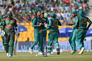 Pakistan bowler Junaid Khan(2nd L) celebrates the wicket of Liton Das (L) with team mates during the Asia Cup 2018, Super Four match 6 between India and Afghanistan at Sheikh Zayed Cricket Stadium on September 26, 2018 in Abu Dhabi, United Arab Emirates. 