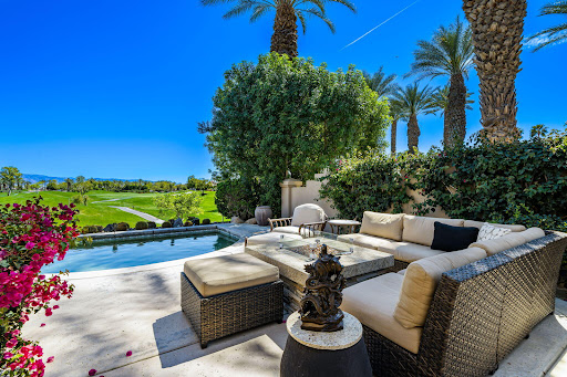 Maison avec piscine et jardin 4