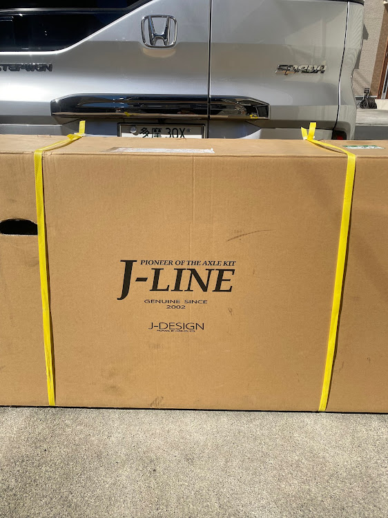 ステップワゴンのシルバー党・あえてのシルバー・J-LINEに関するカスタム事例の投稿画像1枚目